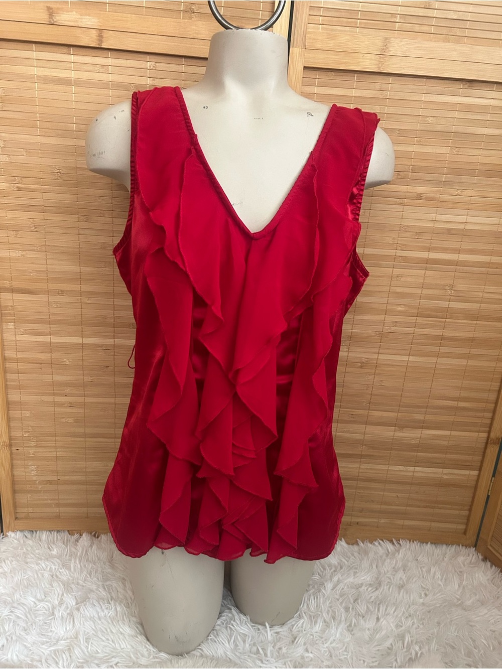 Sequin Hearts Women's Red Ruffle V-Neck Sleeveless Blouse satin top Large Y2K